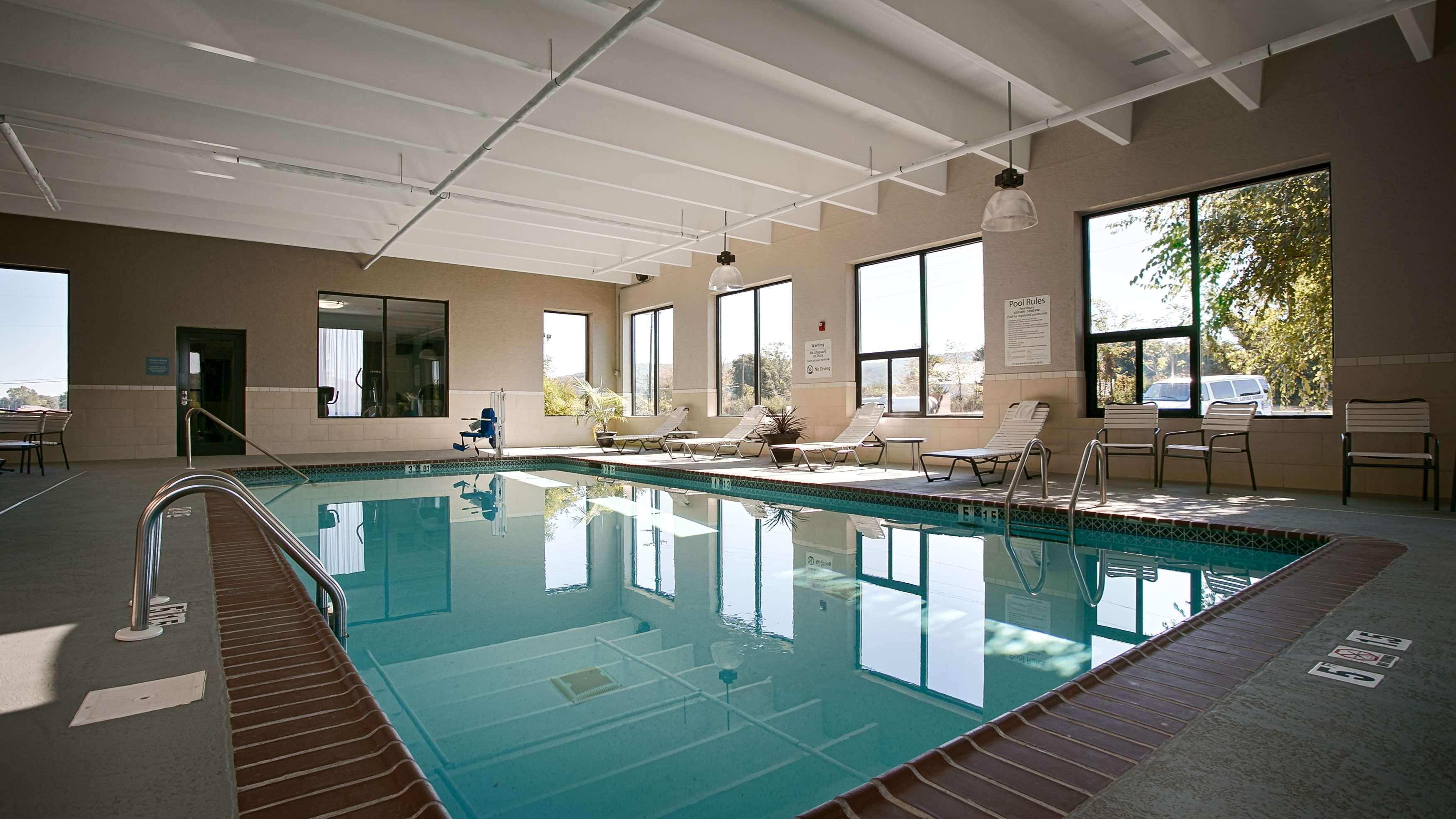 Best Western Lake Cumberland Inn Monticello Bagian luar foto