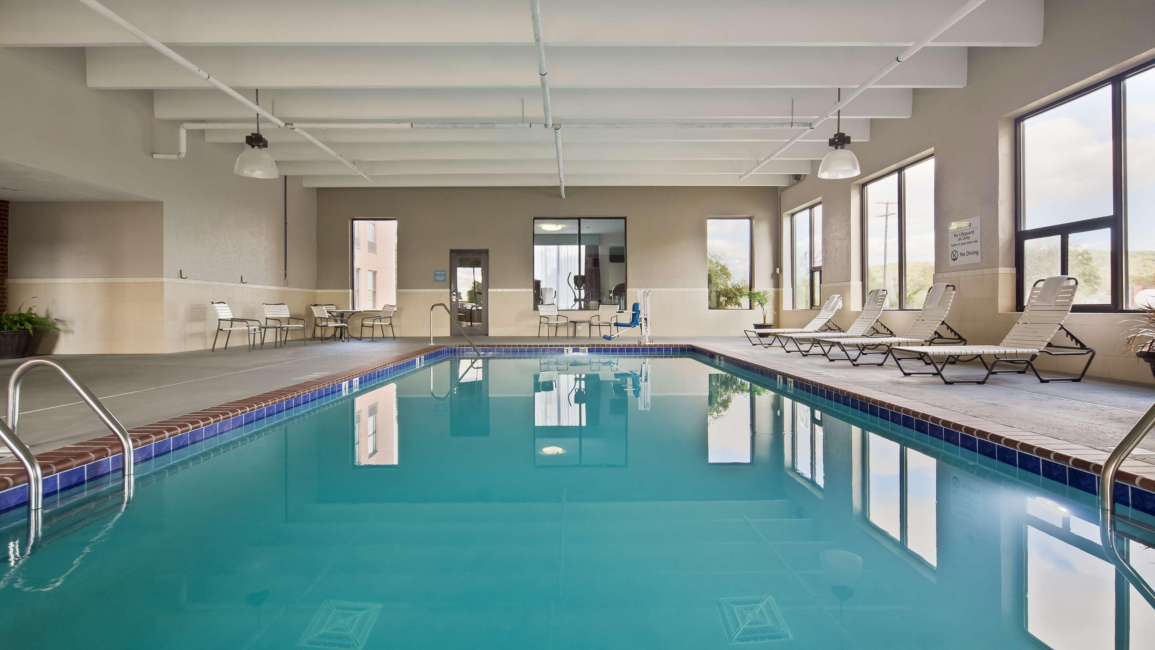 Best Western Lake Cumberland Inn Monticello Bagian luar foto